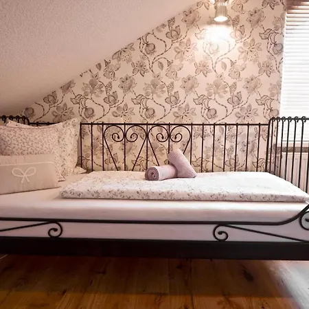 Koledniki Apartment Bled